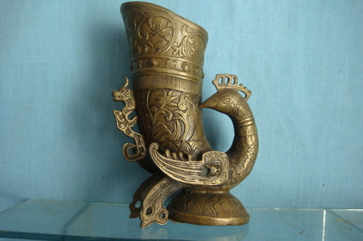 方寸間的酒器風華 保定市酒器文化協會郵票中的孔雀銅酒杯