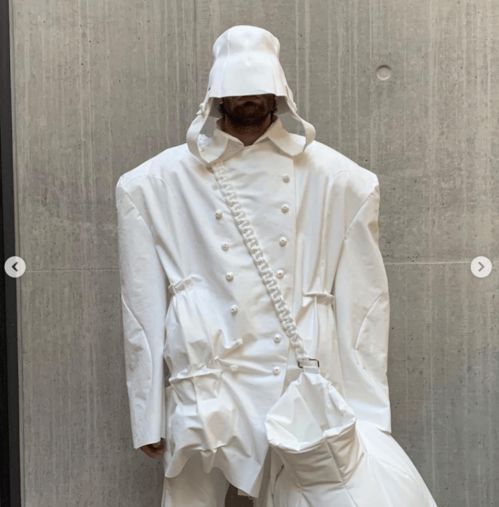 從中央圣馬丁“白秀”看新生代設(shè)計(jì)力量 一場(chǎng)純粹的時(shí)尚宣言